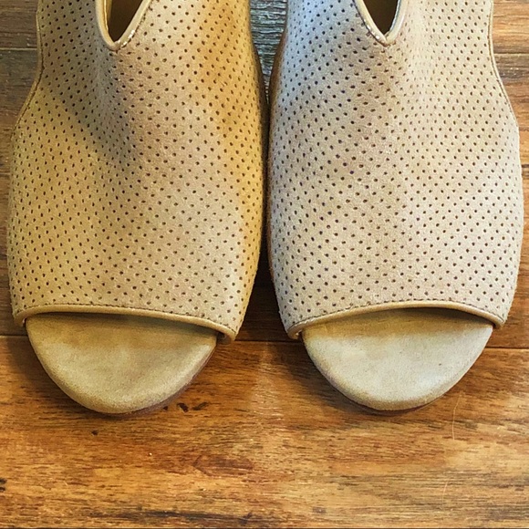 Reba by Reba McEntire Tan Peep Toe Anny Sandals 10 - Picture 4 of 15